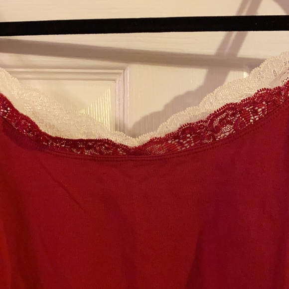 Gitano red tank top with a little white lace. - Picture 3 of 4